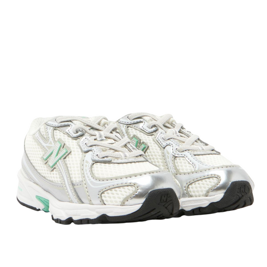 Sapatilha New Balance 740