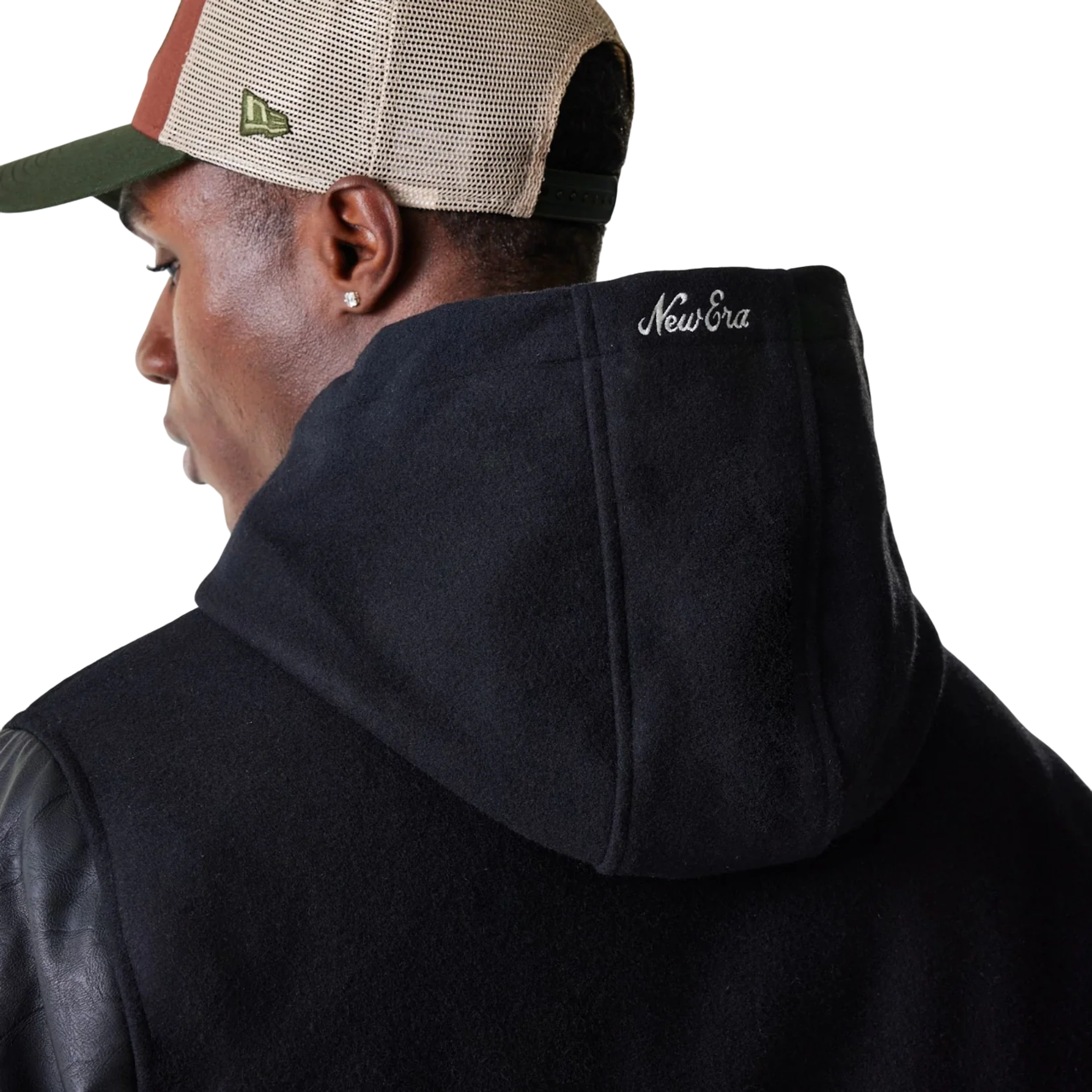 Casaco New Era Black Hooded Varsity