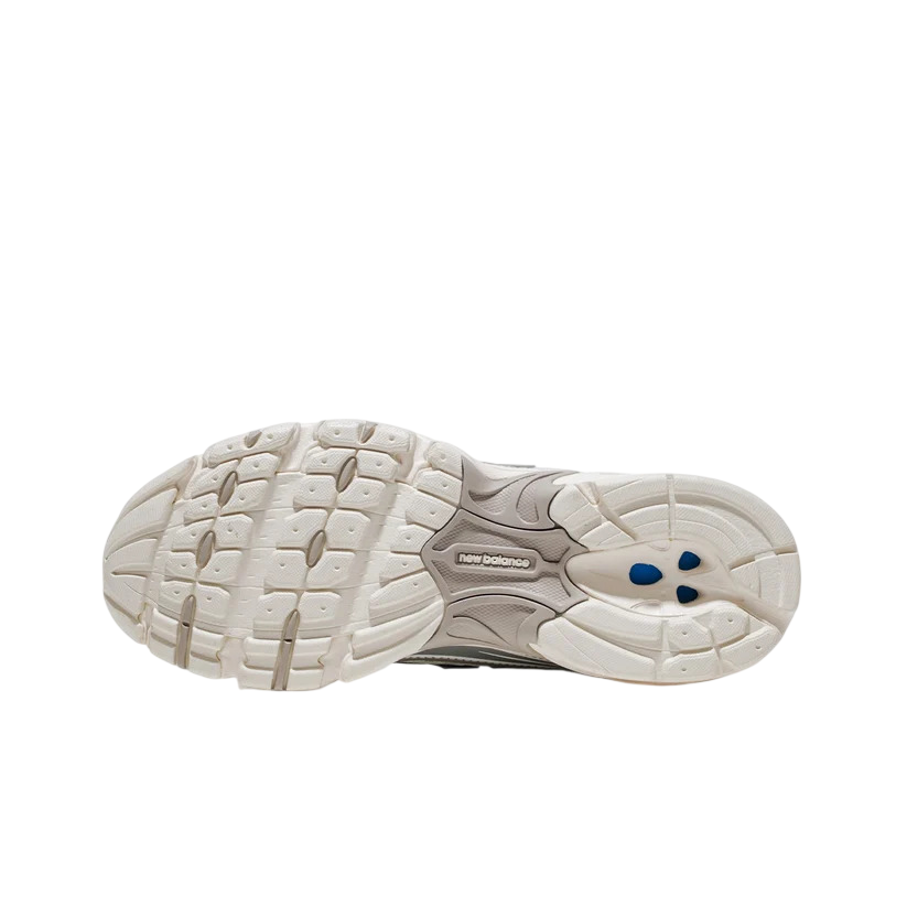 Sapatilha New Balance 740