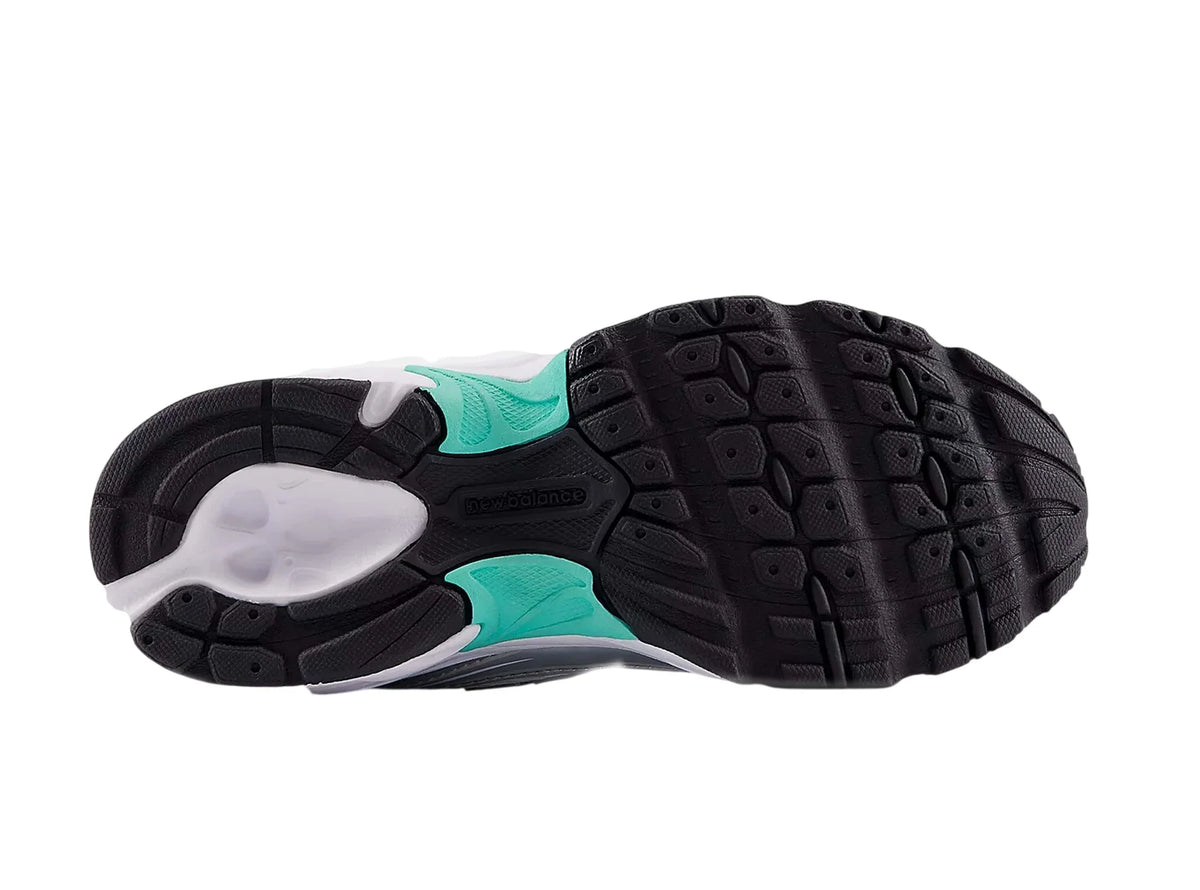 Sapatilha New Balance 740