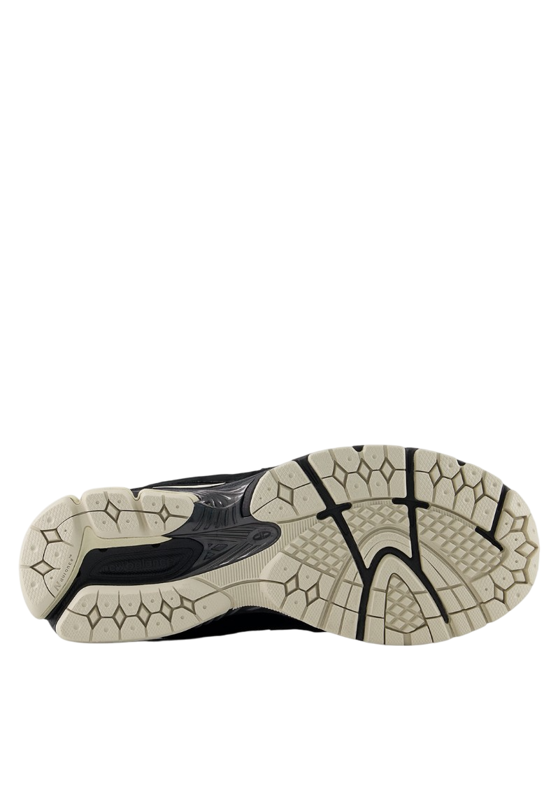 Sapatilha New Balance 2002r