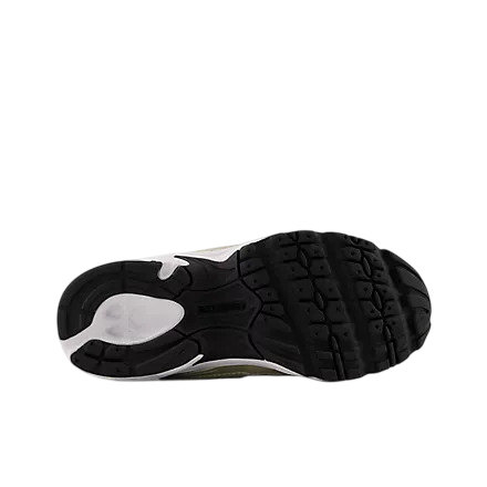 Sapatilha New Balance 740