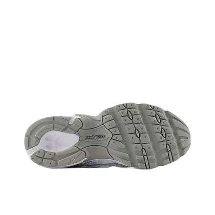 Sapatilha New Balance 740