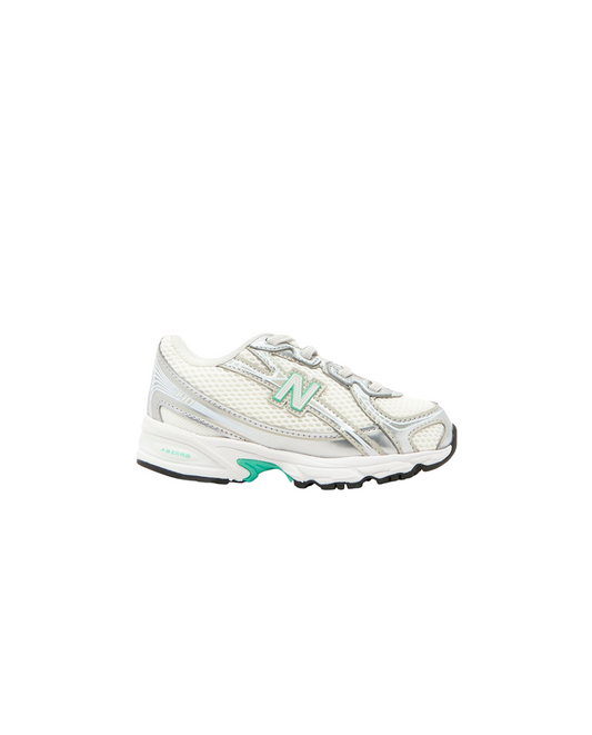 Sapatilha New Balance 740