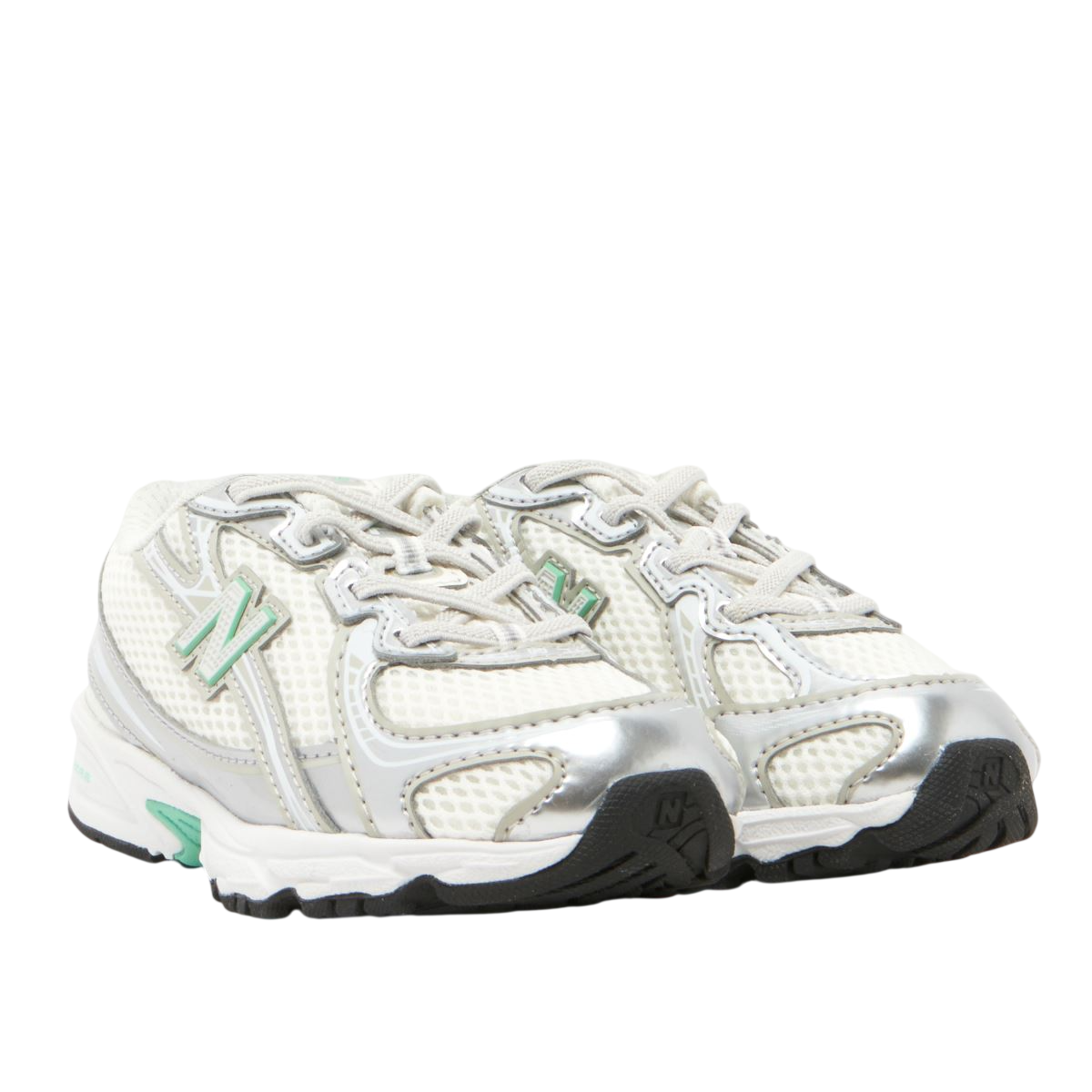 Sapatilha New Balance 740