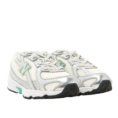 Sapatilha New Balance 740