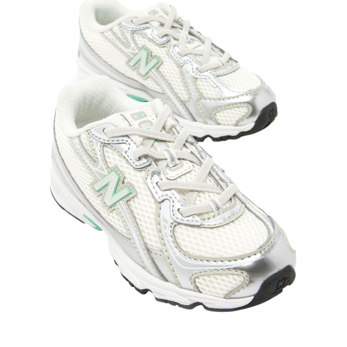 Sapatilha New Balance 740