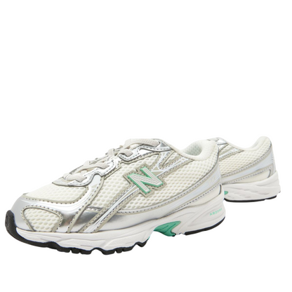 Sapatilha New Balance 740