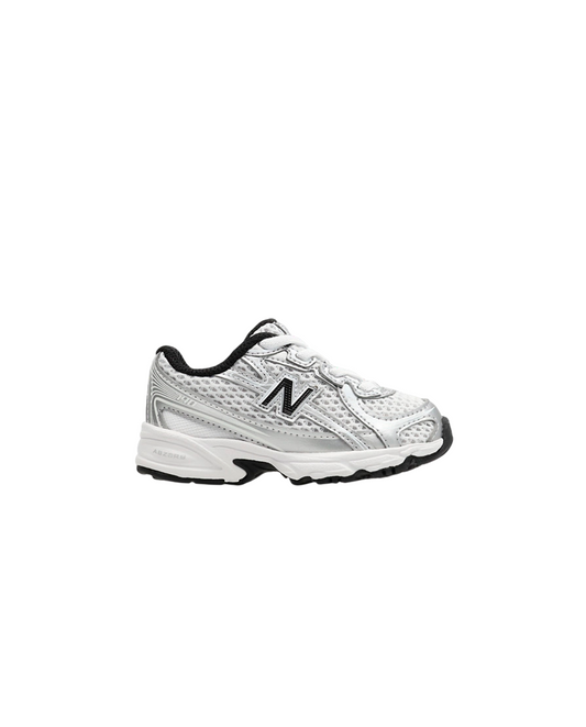 Sapatilha New Balance 740