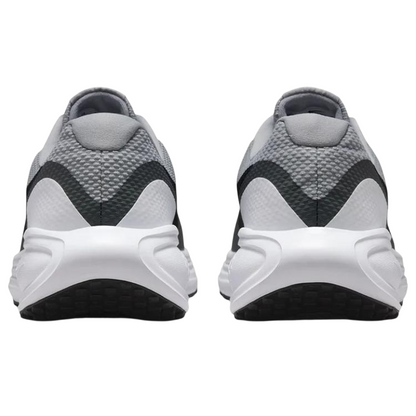 Nike Revolution 8
