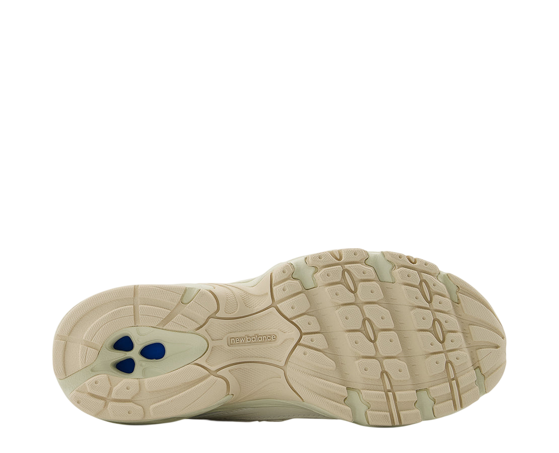 Sapatilha New Balance 740