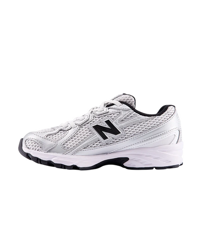 Sapatilha New Balance 740