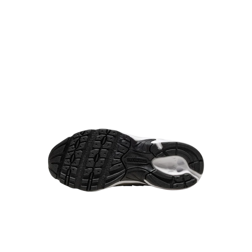 Sapatilha New Balance 740