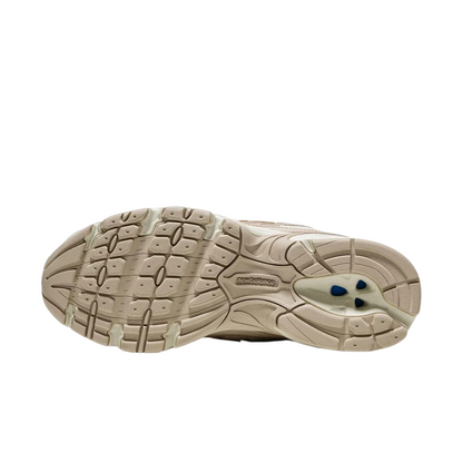 Sapatilha New Balance 740