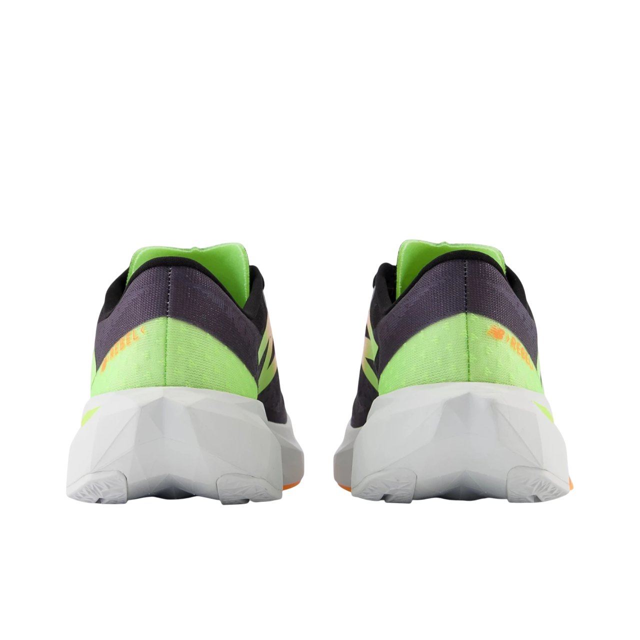 Sapatilha New Balance FuelCell Rebel v4