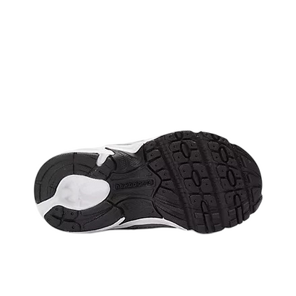 Sapatilha New Balance 740