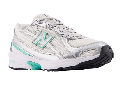 Sapatilha New Balance 740