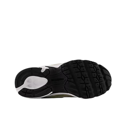 Sapatilha New Balance 740
