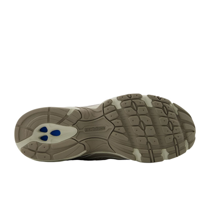 Sapatilha New Balance 740